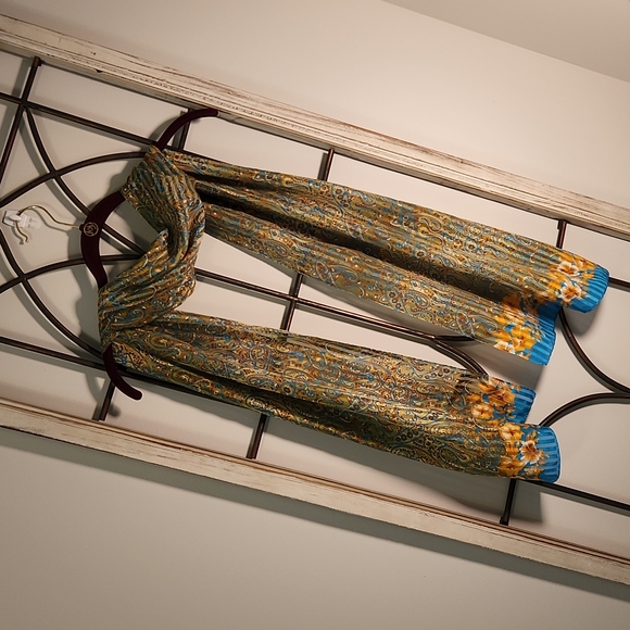 Floral and Paisley Scarf 13"x 65" - Picture 5 of 5